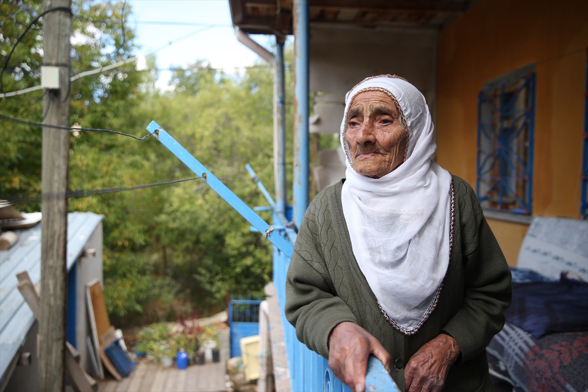 Kayseri Develi'de iki asırlık kişi 108 ve 115 yaşında olduklarını söylüyor