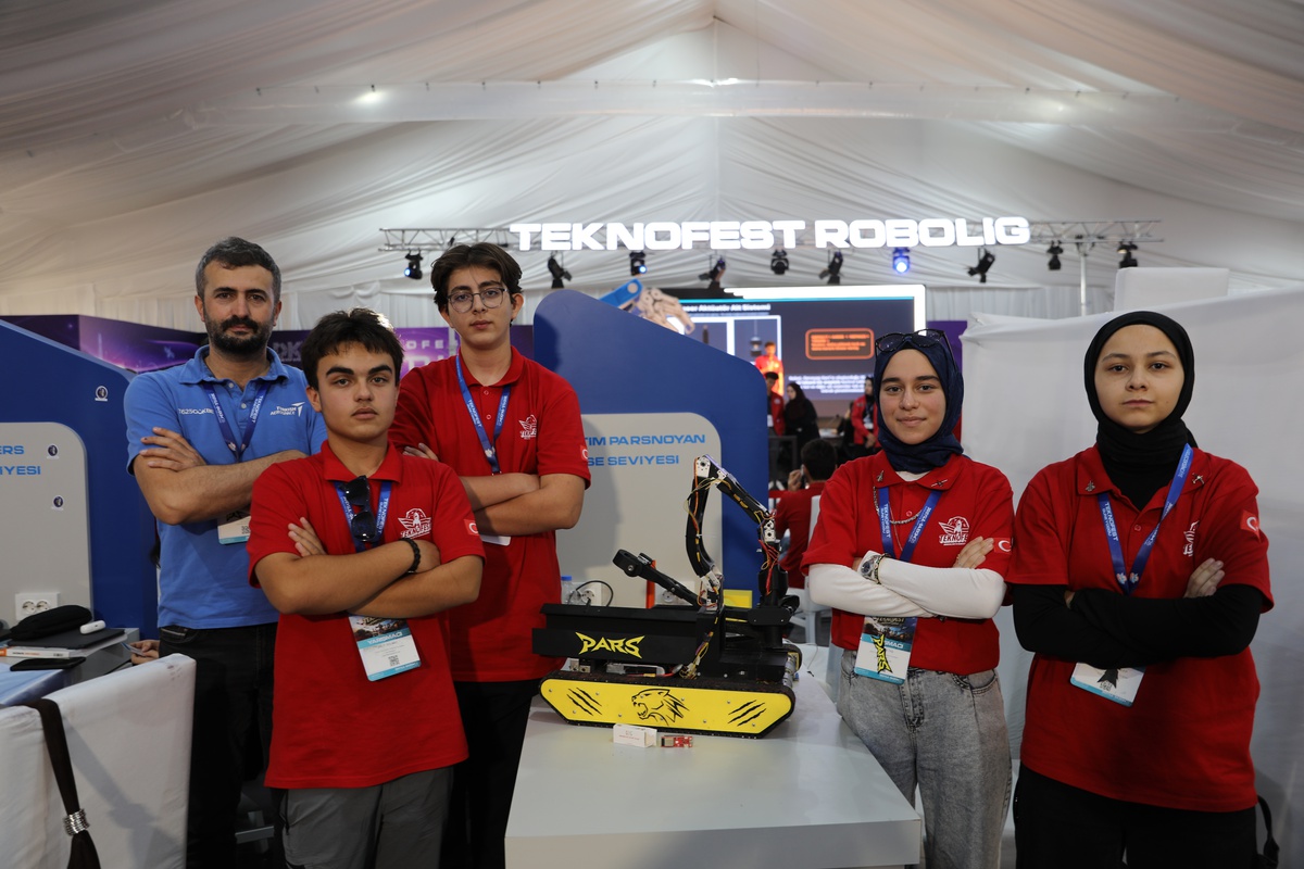 Kayserili öğrenci ekibi TEKNOFEST'te DENEYAP Kart ile görev aracı geliştirdi