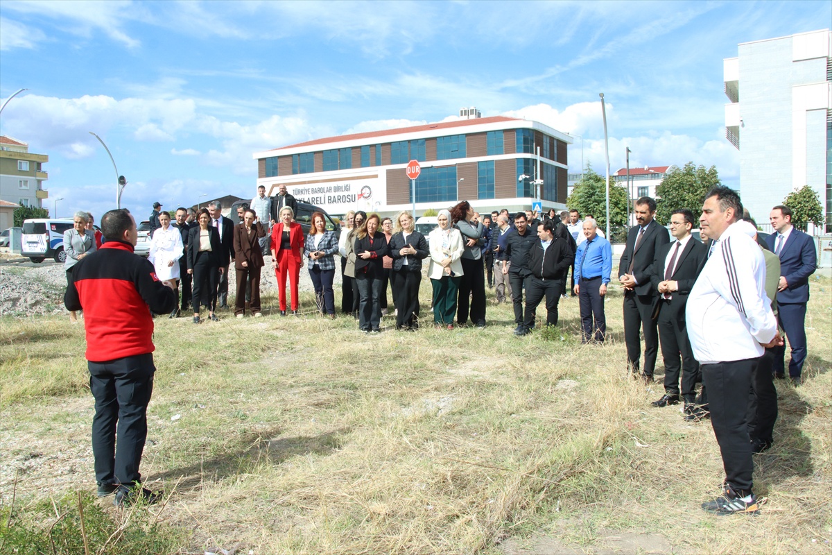 Kırklareli Adliyesi'nde yangın tatbikatında başsavcı ve personel tüple müdahale etti