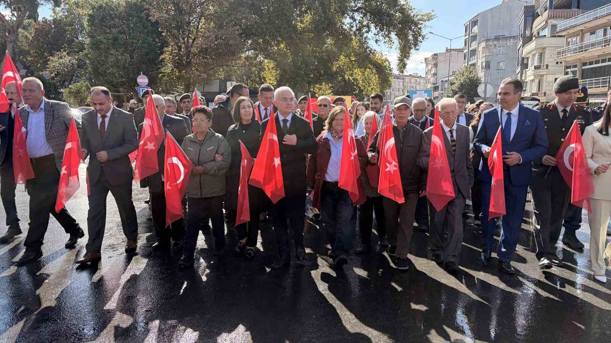 Kırklareli'nde Dünya Yaşlılar Günü kortej yürüyüşü düzenlendi, Vali Turan katıldı