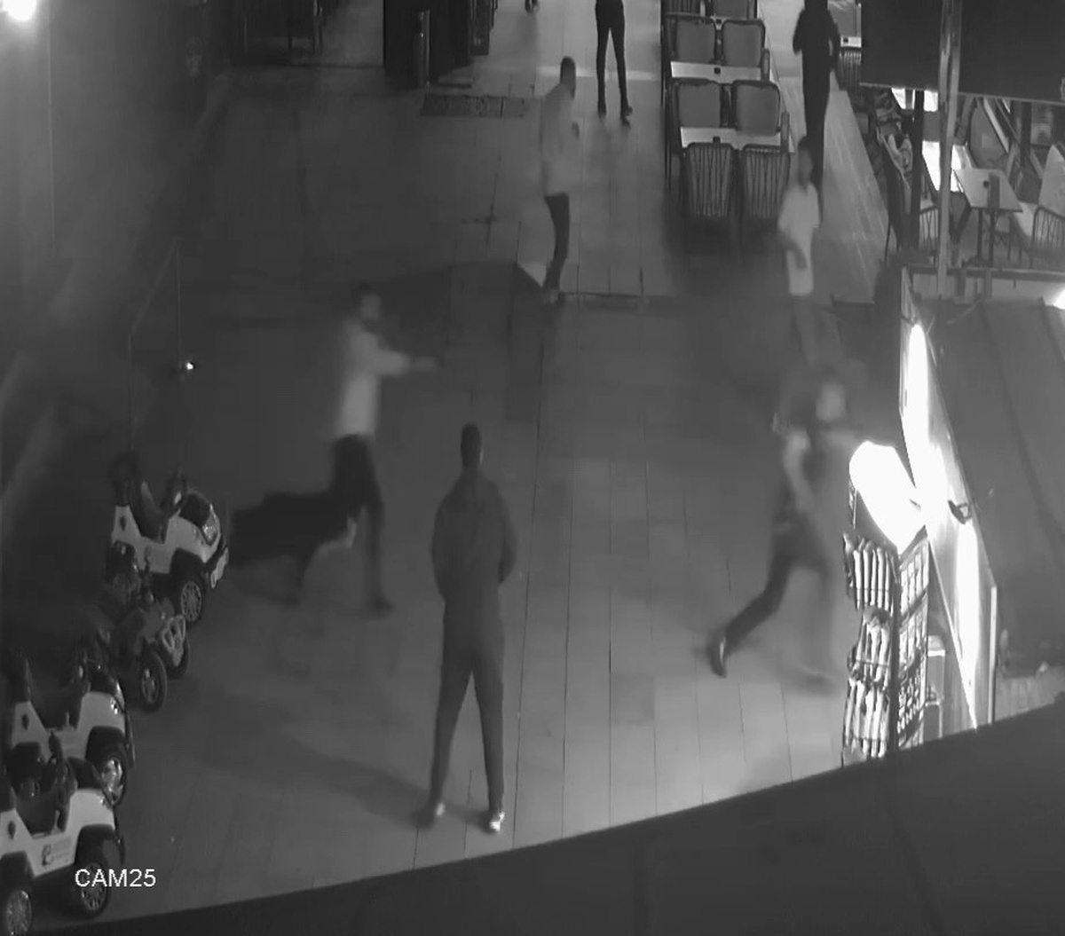 İzmit'teki kafe kavgasında iki kardeşin vurulduğu anlar kamerada! Görüntüler dava dosyasına girdi