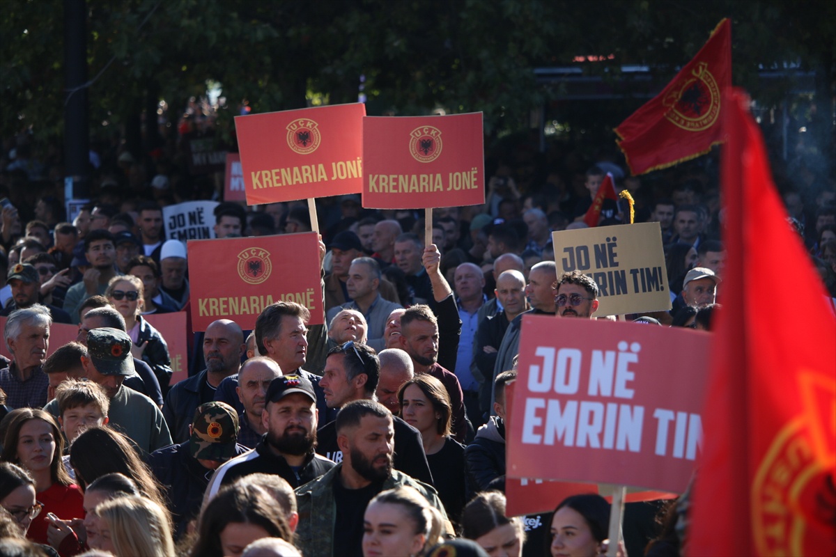 Kosova'da UÇK komutanlarının Lahey'de hapis cezasına çarptırılmasına karşı gösteriler sürüyor