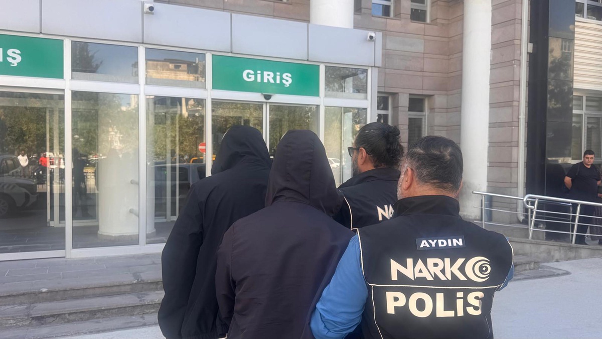 Kuşadası'nda uyuşturucu operasyonunda 1 kilo 495 gram esrarla 2 şüpheli tutuklandı