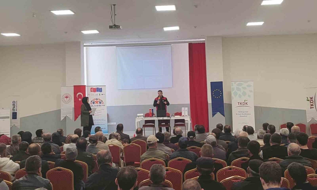 Kütahya Çavdarhisar'da üretici ve yatırımcılara kırsal kalkınma destekleri tanıtıldı