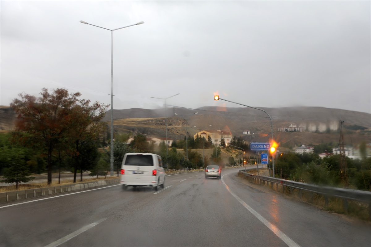 Malatya Darende'de sağanak öğleden sonra başladı, kırsalda ulaşımı olumsuz etkiledi