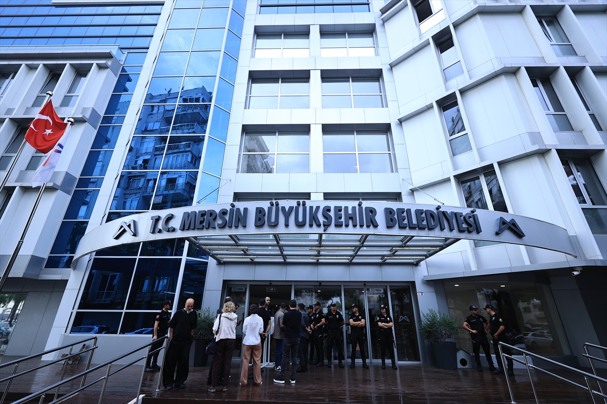 Mersin'de yolsuzluk soruşturmasında Seçer dahil 59 şüpheli gözaltına alındı