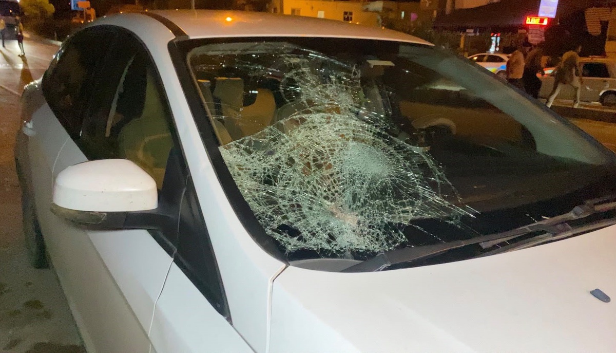 Mersin Erdemli'de yolun karşısına geçen yayaya otomobil çarptı; yaya öldü.