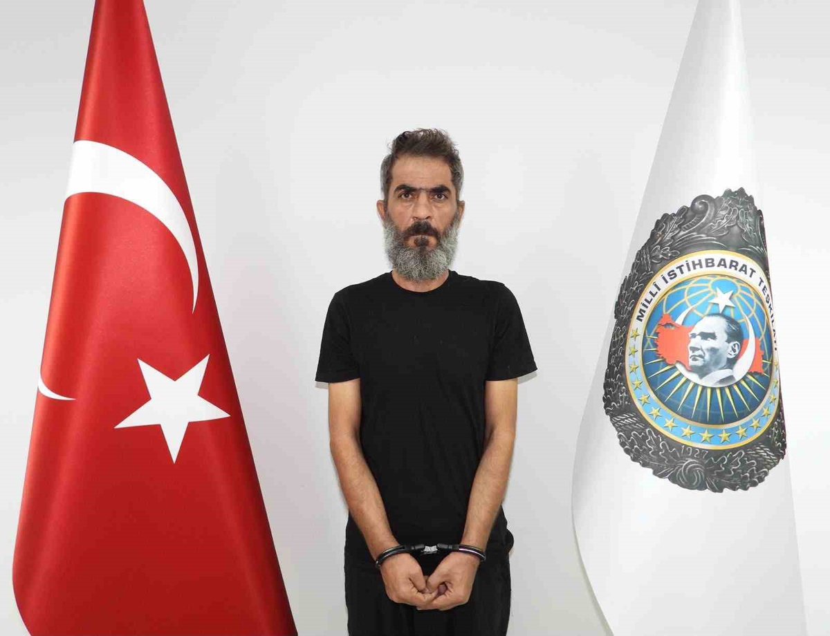 Milli İstihbarat Teşkilatı, düzenlediği operasyon ile Reyhanlı’da 2013 yılında 53 kişinin hayatını kaybettiği terör saldırısının Suriyeli faillerinden Ömer el-Hatip’i, deniz yoluyla Avrupa’ya kaçmak üzereyken yakaladı.