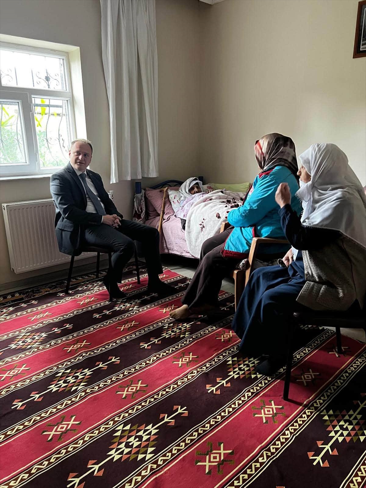Muş Bulanık Kaymakamı Koşansu, Yaşlılar Haftası'nda yaşlıları evlerinde ziyaret etti