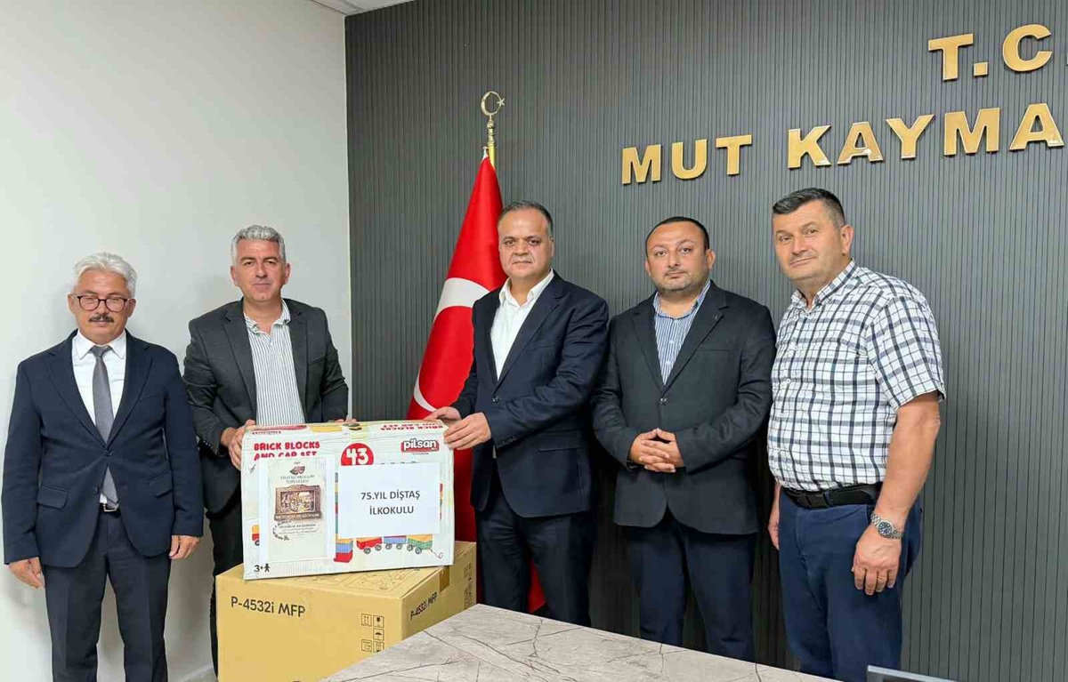 Mut'ta tiyatro geliriyle alınan oyuncaklar 5 okuldaki öğrencilere ulaştırılacak
