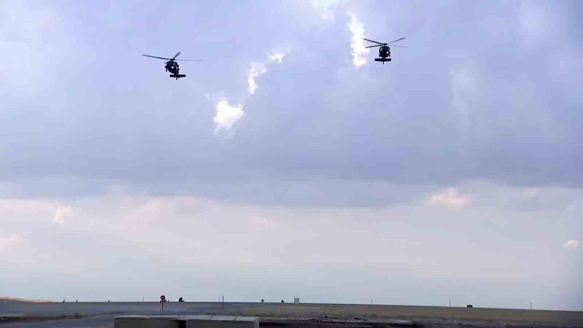 Şanlıurfa'da Jandarma Çelik Kanatlar, TEKNOFEST'te havada Harmandalı ve Zeybek oynadı
