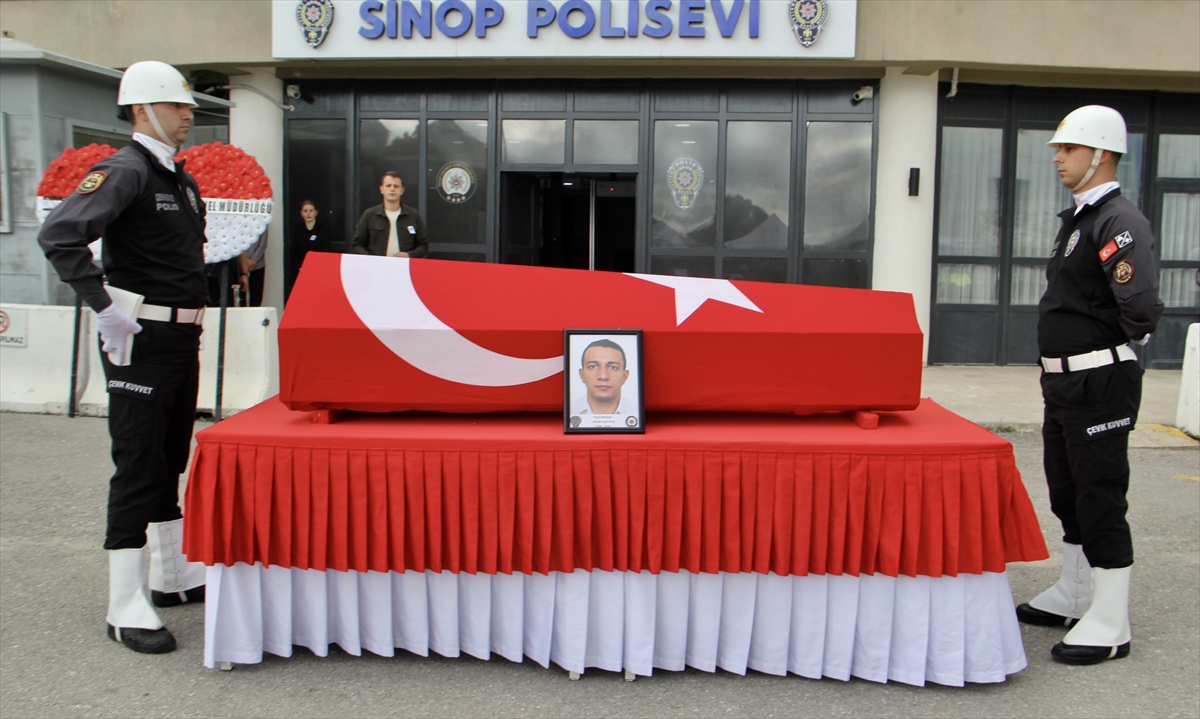 Sinop Yalıkavak'ta alabora olan teknede ölen polis memuru için tören yapıldı