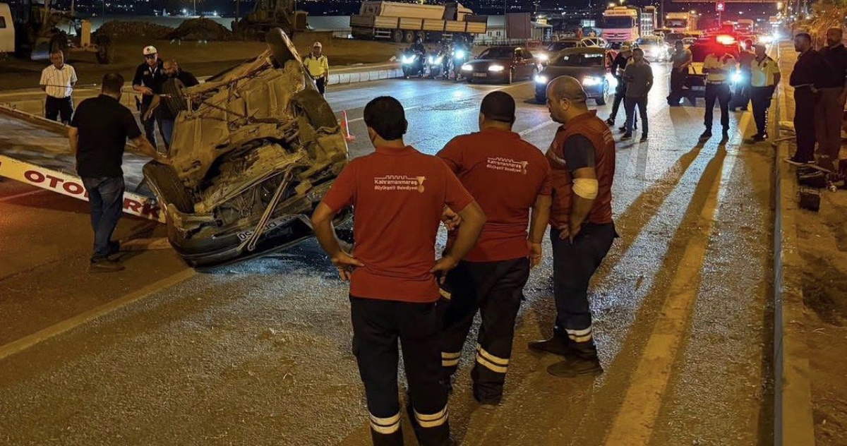 Sürücüsünün kontrolünden çıkan otomobil takla attı, 3 kişi hafif yaralandı