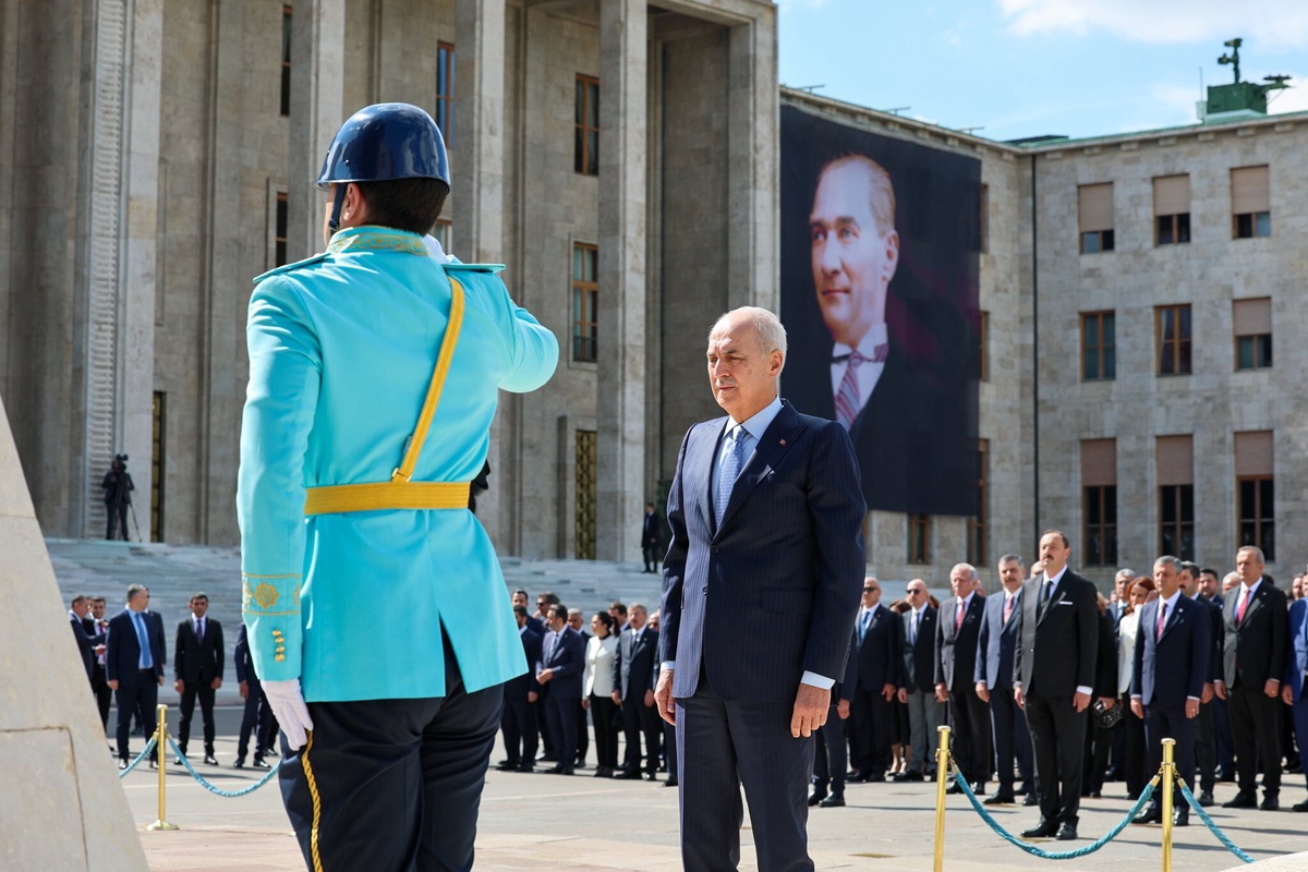 TBMM’de 28’inci dönem 5’inci yasama yılı Atatürk Anıtı önünde törenle başladı