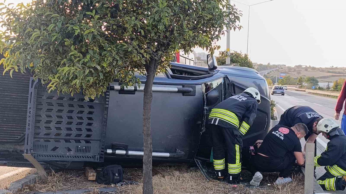 Tekirdağ'da iddiaya göre çocuklu araç kaçıran sürücü yayaya ve 2 araca çarpıp yakalandı