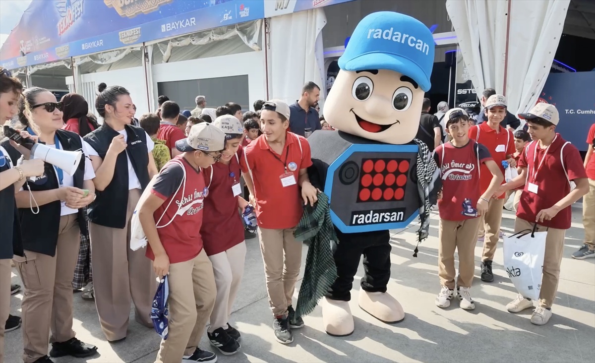TEKNOFEST Güneydoğu'da öğrenciler 'Radarcan'la halay çekti