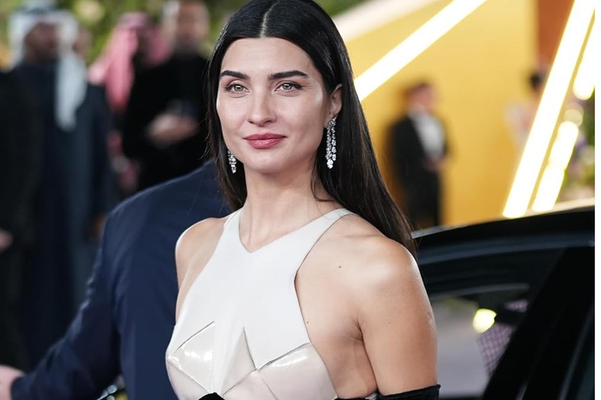Tuba Büyüküstün'ün festival pozlarına yorum yağdı! Yanındaki isim dikkat çekti