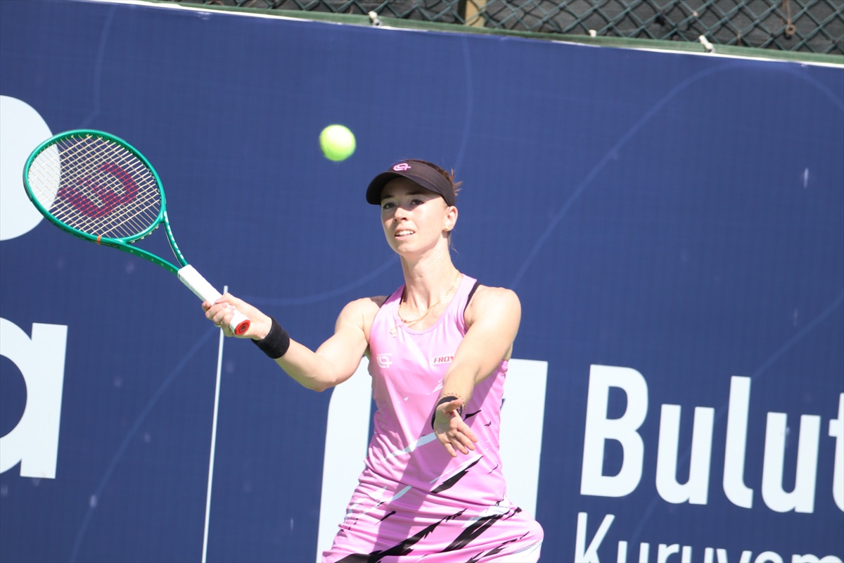 WTA 125 Adana Open'da Çağla Büyükakçay, İtalyan Stefanini'ye yenilerek elendi