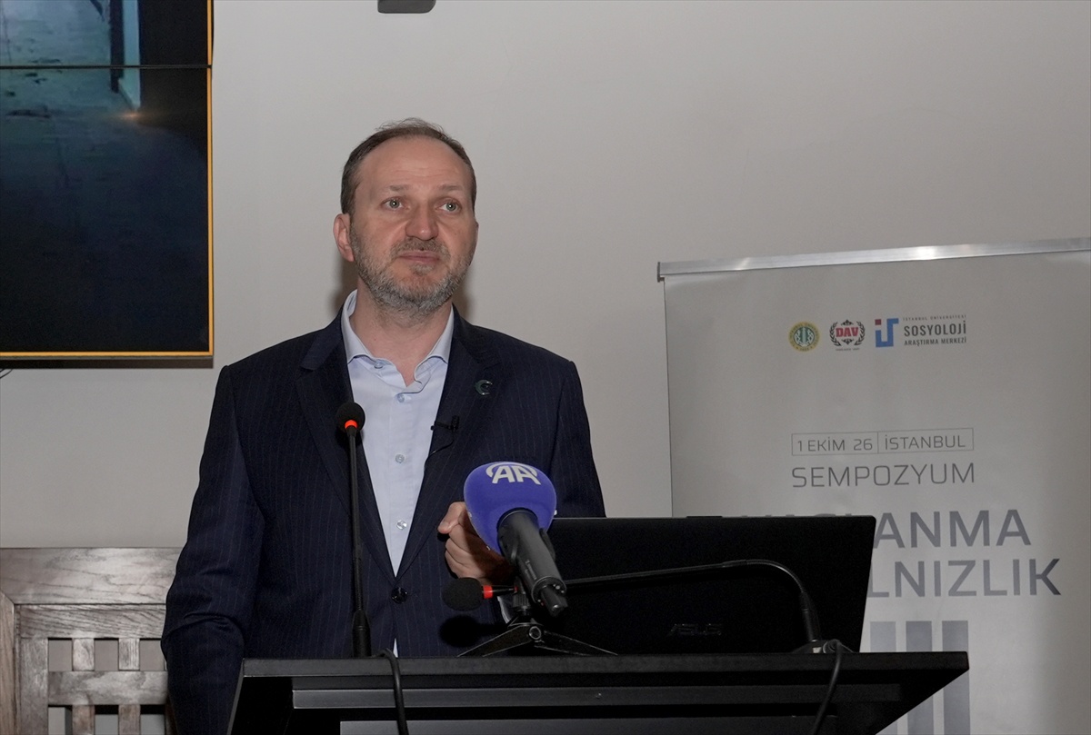 Yaşlı yalnızlığı sempozyumunda 1 milyondan fazla kişinin yalnız yaşadığı belirtildi