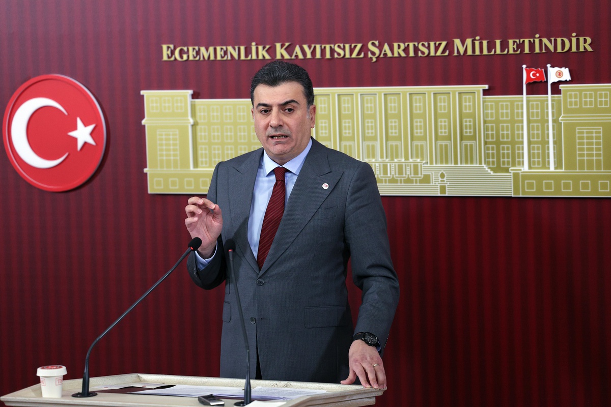 Yeni Parti Sözcüsü Emre, toplam kaybın 90 milyar doları bulduğunu açıkladı