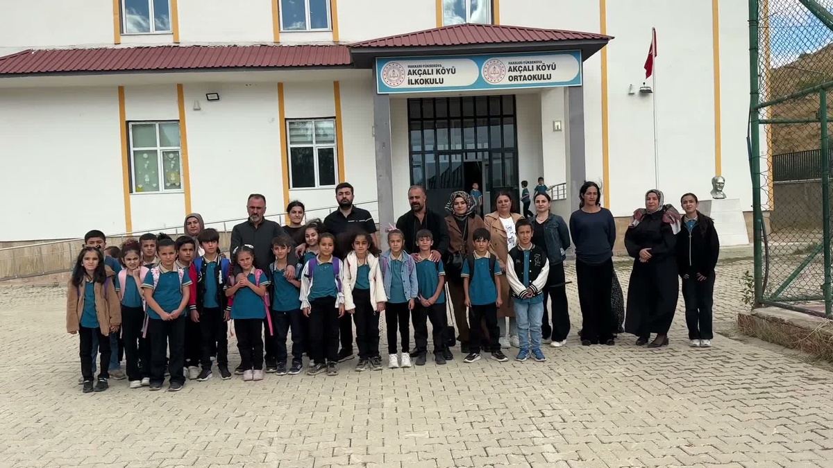 Yüksekova Akçalı'da 1-2 ile 3-4 sınıfları karma oldu, veliler öğretmen istiyor