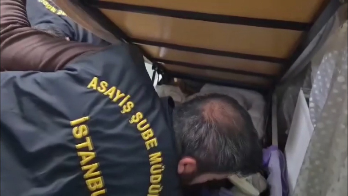 15 yıl hapis cezası olan firari, Bağcılar'da dini nikahlı eşinin evinde yakalandı