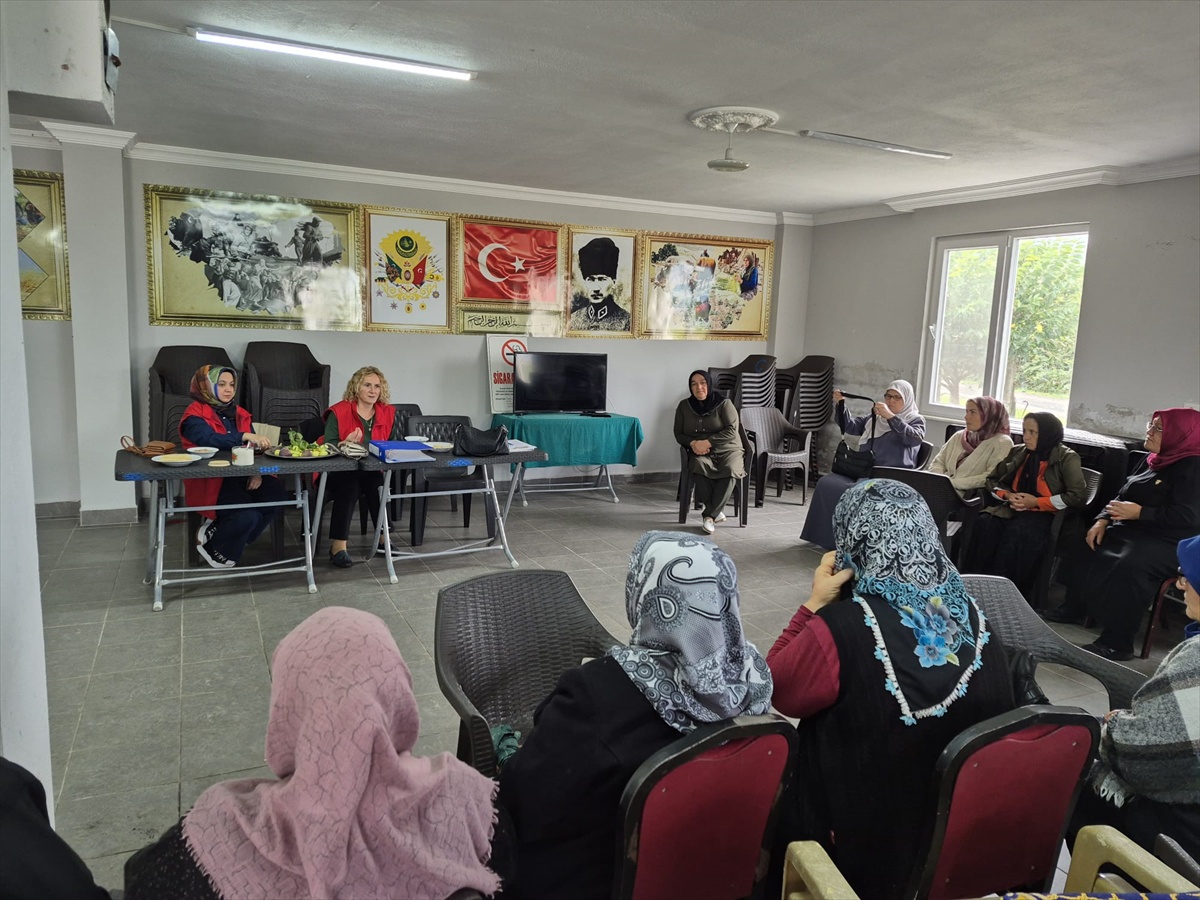19 Mayıs İlçe Tarım ve Orman Müdürlüğü Çandır'da kadın çiftçilere su tasarrufunu anlattı