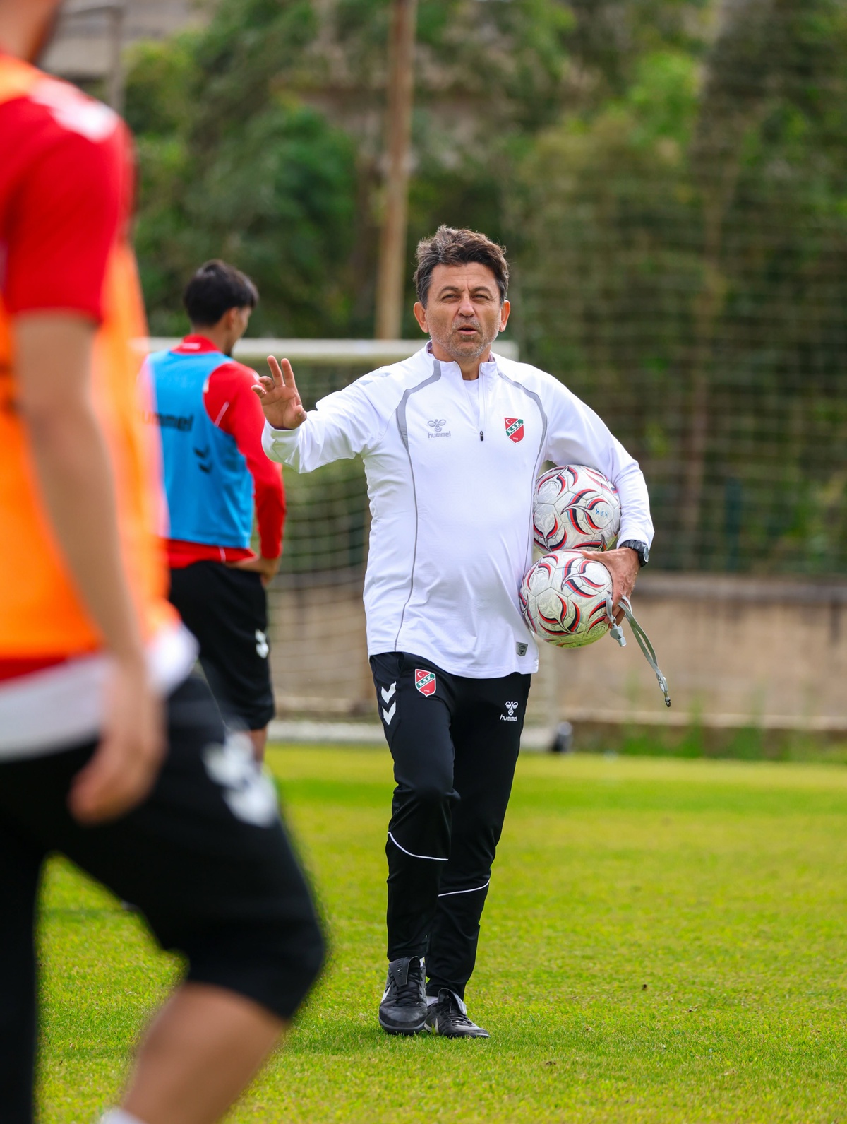 4 maçtır kazanamayan Karşıyaka, Uysal'ın ilk maçında yarın Kepezspor'a konuk olacak