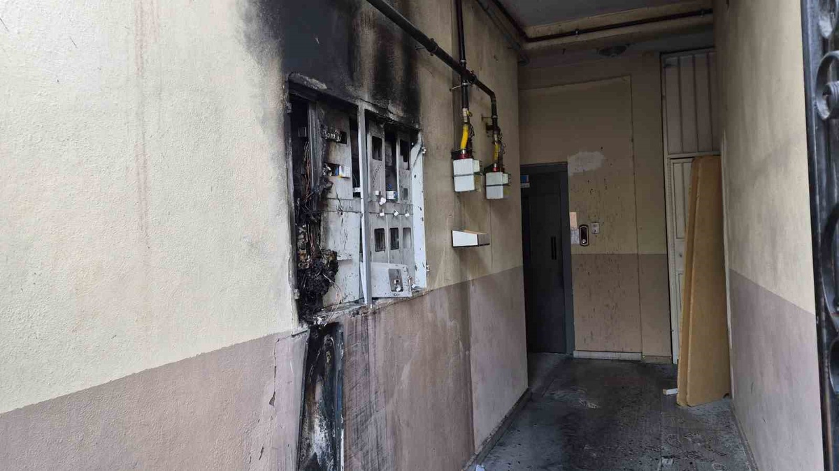 Adıyaman'da 5 katlı binanın elektrik panosundaki yangını vatandaşlar söndürdü