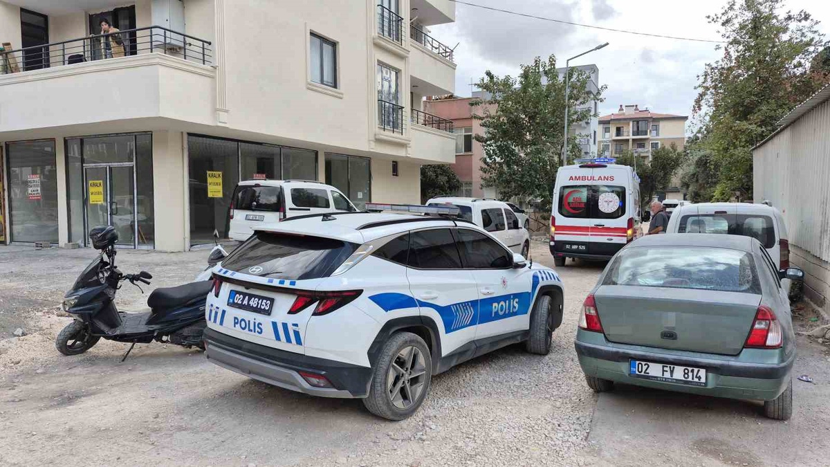 Adıyaman'da kardeşler arası çıkan bıçaklı kavgada bir kişi bacağından yaralandı