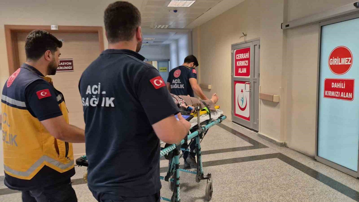 Adıyaman'da kontrolden çıkan üç tekerlekli motosiklet devrildi, 2 kişi yaralandı