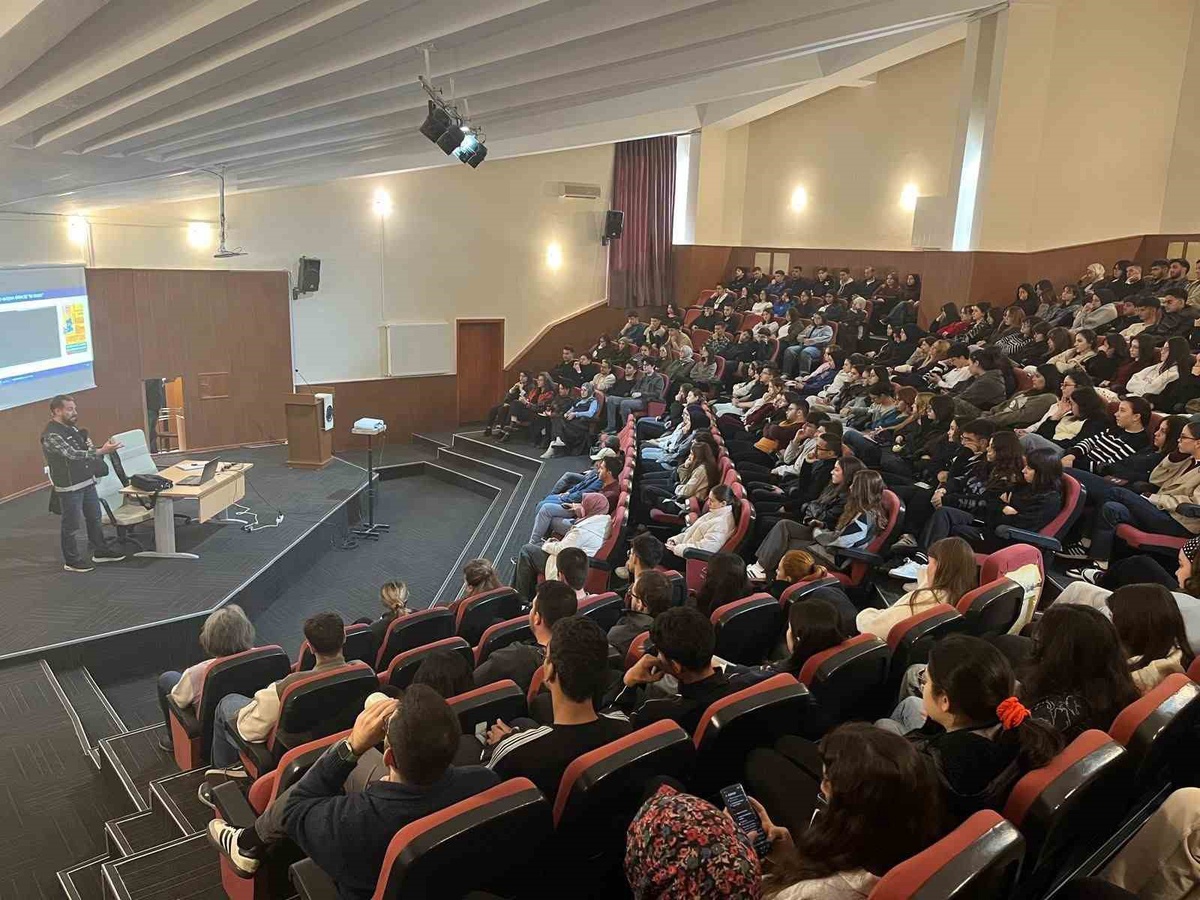 Afyon Kocatepe Üniversitesi'nde öğrencilere Narko Gençlik Eğitimi verildi