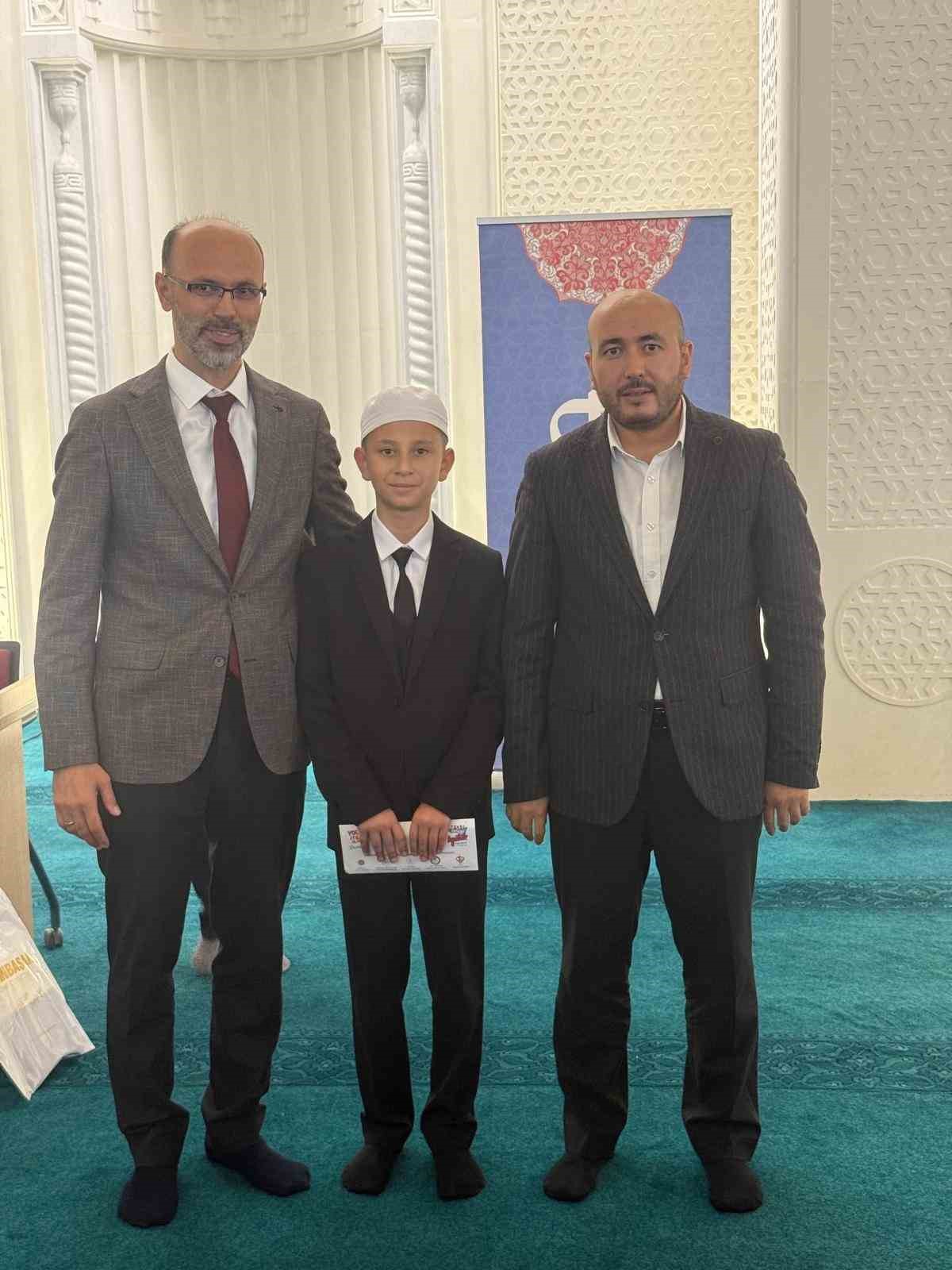 Afyonkarahisar'ı temsil eden Ahmet Çakır, Kur'an okuma yarışmasında Ege ikincisi oldu