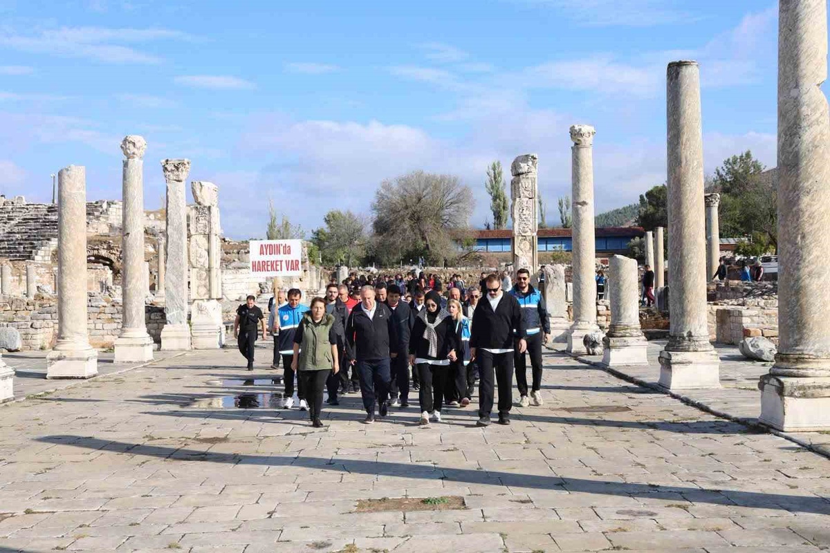 Aydın Karacasu'da Dünya Yürüyüş Günü'nde Afrodisias'ta yürüyüş yapıldı