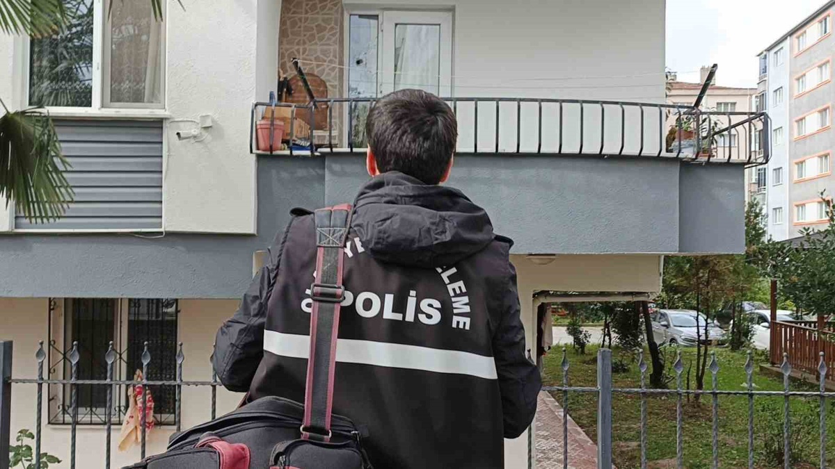 Bafra'da 23 yaşındaki genç evde tüfekle oynarken silah patladı, sakinler panik yaşadı