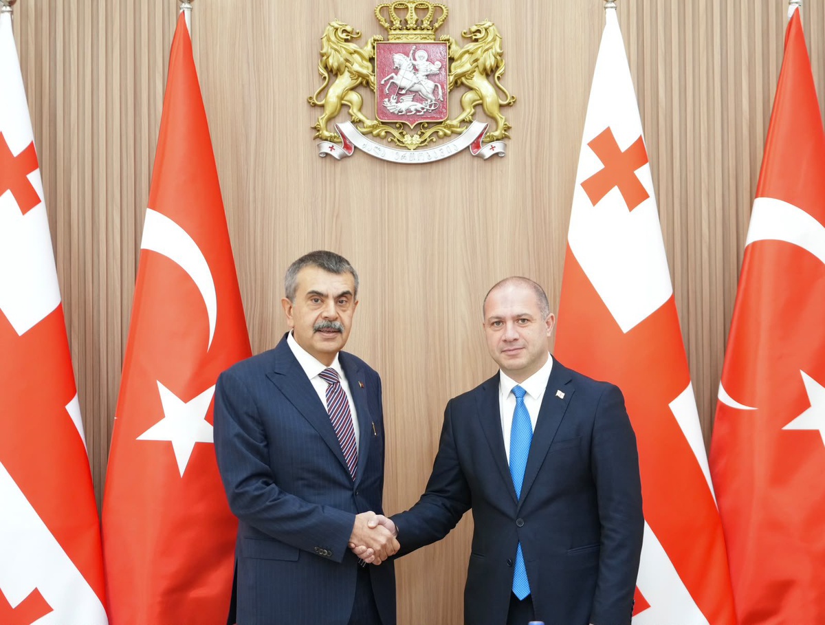 Bakan Tekin, Tiflis'te Gürcistanlı mevkidaşıyla eğitim iş birliği anlaşması imzaladı