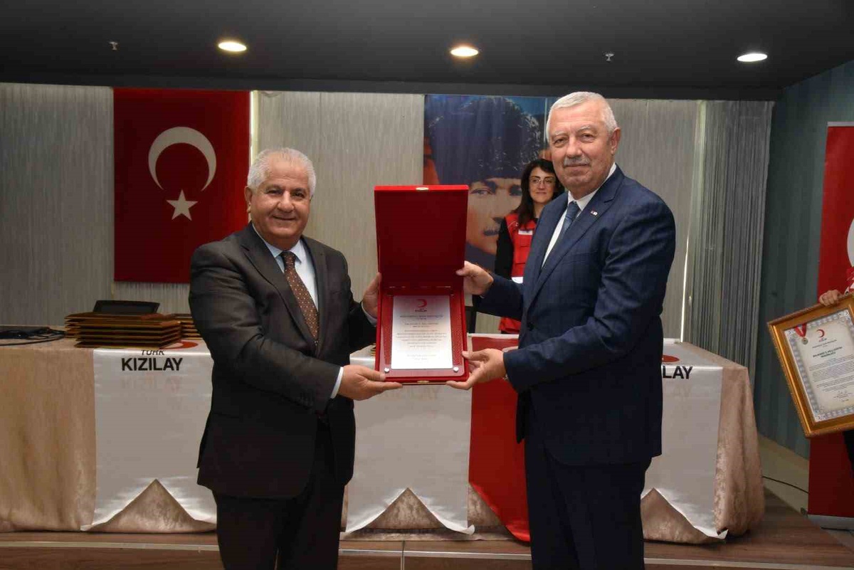 Balıkesir'de Okulumda KANpanya Var projesinde 100'ü aşan okullara plaket verildi