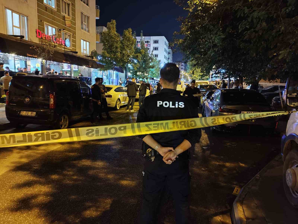 Batman'da kar maskeli 2 kişi restorana ateş açtı, yaralanan olmadı