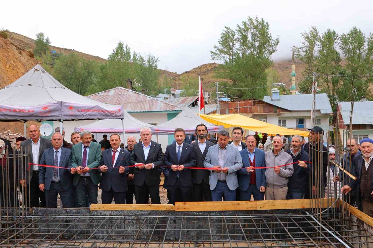 Bayburt Aydıntepe'de Pınargözü köy konağının temeli dualarla atıldı
