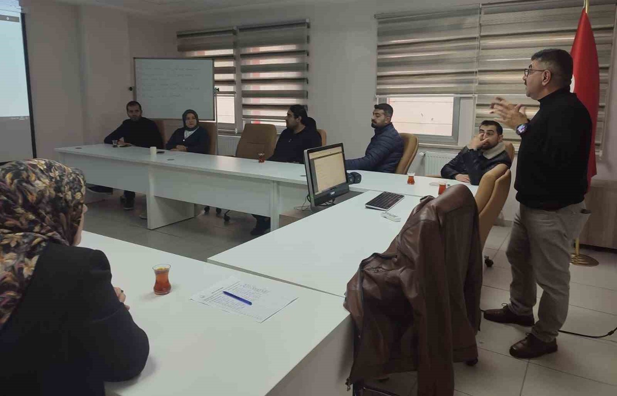 Bayburt'ta Engelli ve Yaşlı Hizmetleri personeline bakım ve stres eğitimi verildi