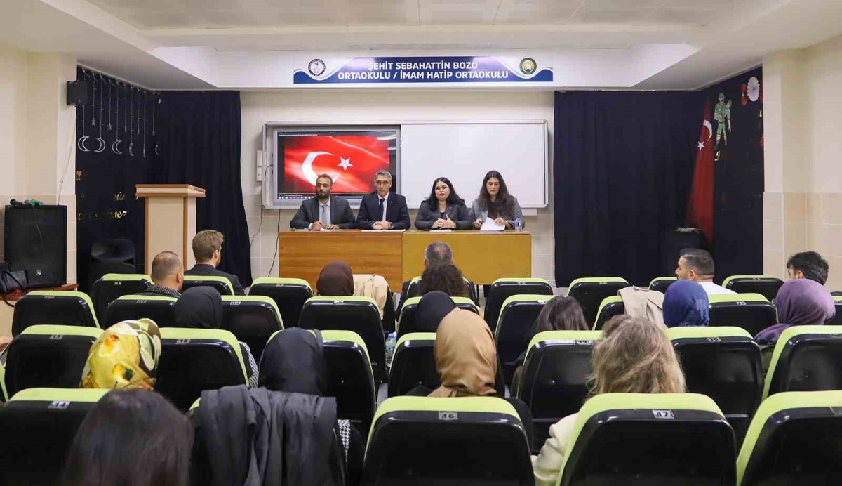 Bayburt'ta rehber öğretmenler yeni dönem çalışmalarını toplantıda değerlendirdi