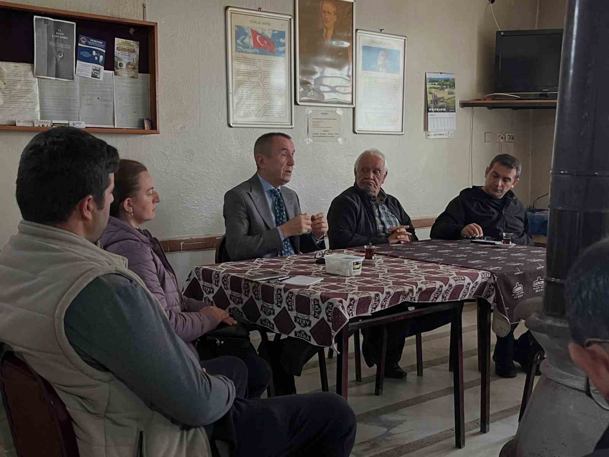 Bilecik İl Tarım ve Orman Müdürü Ayvalık, Kızıldamlar Köyü'nde çiftçilerle buluştu