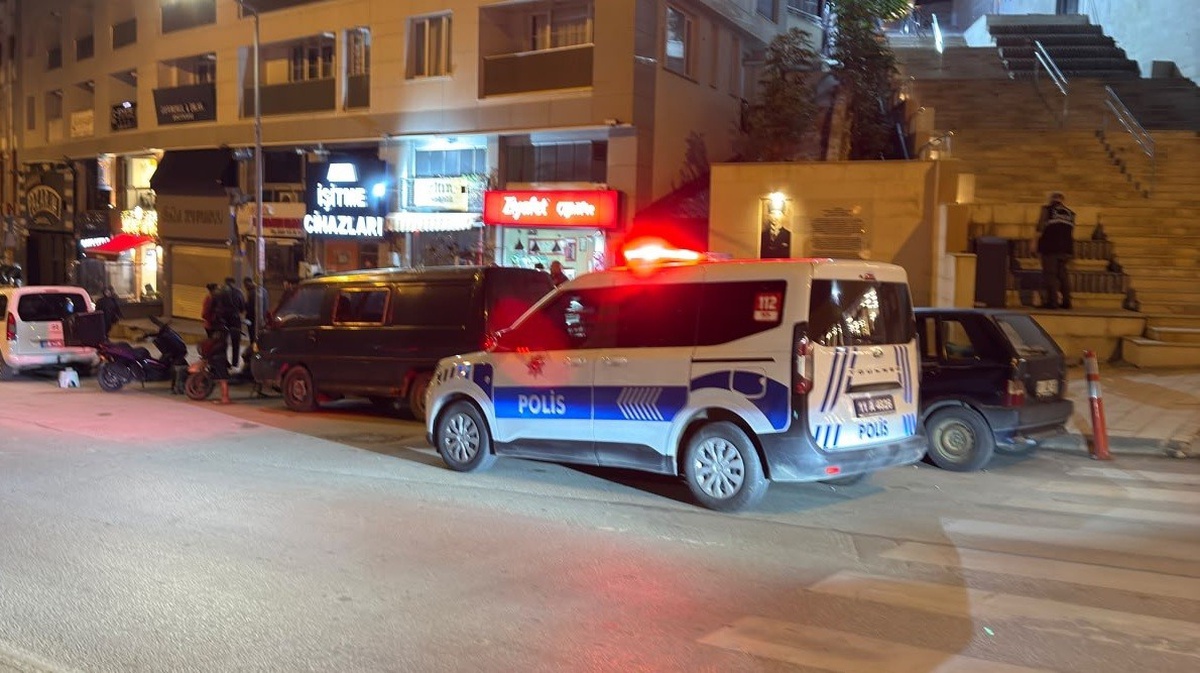 Bilecik’te kız arkadaşına sarılan şahıs bıçaklandı, kaçan kişi yakalandı