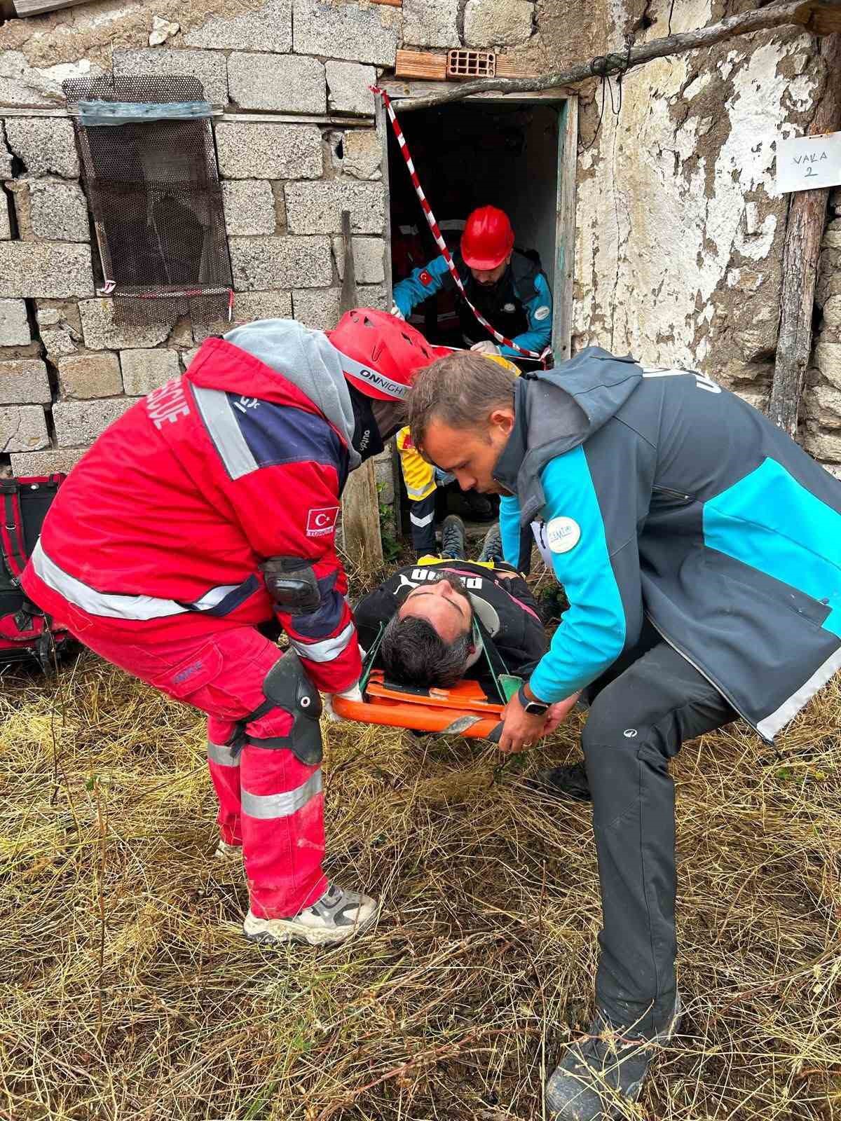 Bilecik UMKE, Eskişehir'deki 3 günlük tatbikatta deprem ve kaza müdahalesi yaptı