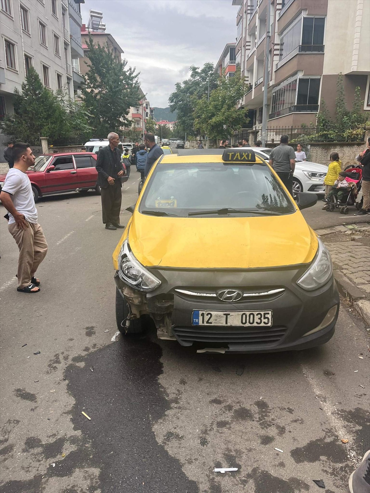 Bingöl'de taksinin çarptığı elektrikli bisikletteki 2 çocuk yaralandı