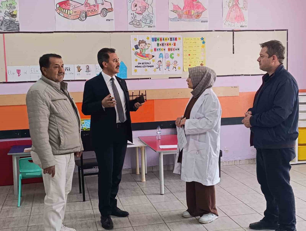 Bolvadin Milli Eğitim Müdürü Keleş, okul ziyaretinde projeleri değerlendirdi