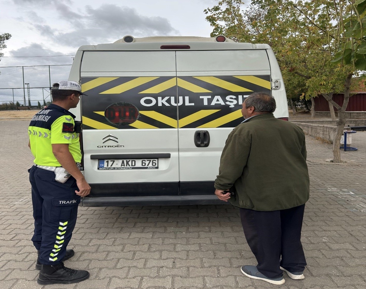 Çanakkale'de jandarma 450 okul servis aracı ve sürücüsünü denetledi