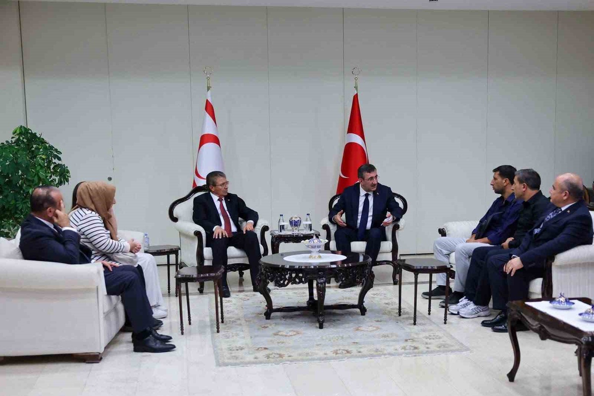 Cevdet Yılmaz, KKTC'de Filo Jet faciasında kaybolanların aileleriyle görüştü
