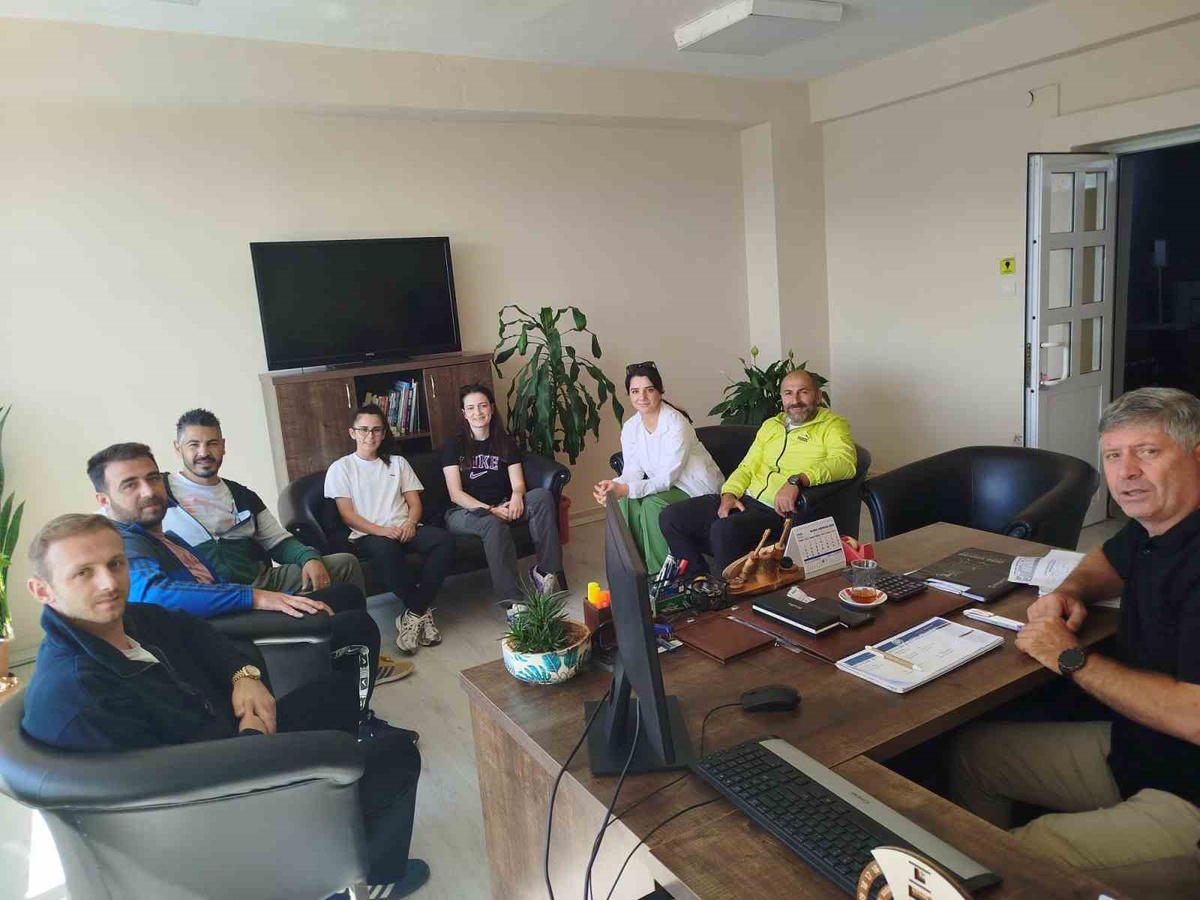 Çilimli'de 2027 dönemi için okullara Bocce ve Curling malzemesi teslim edildi