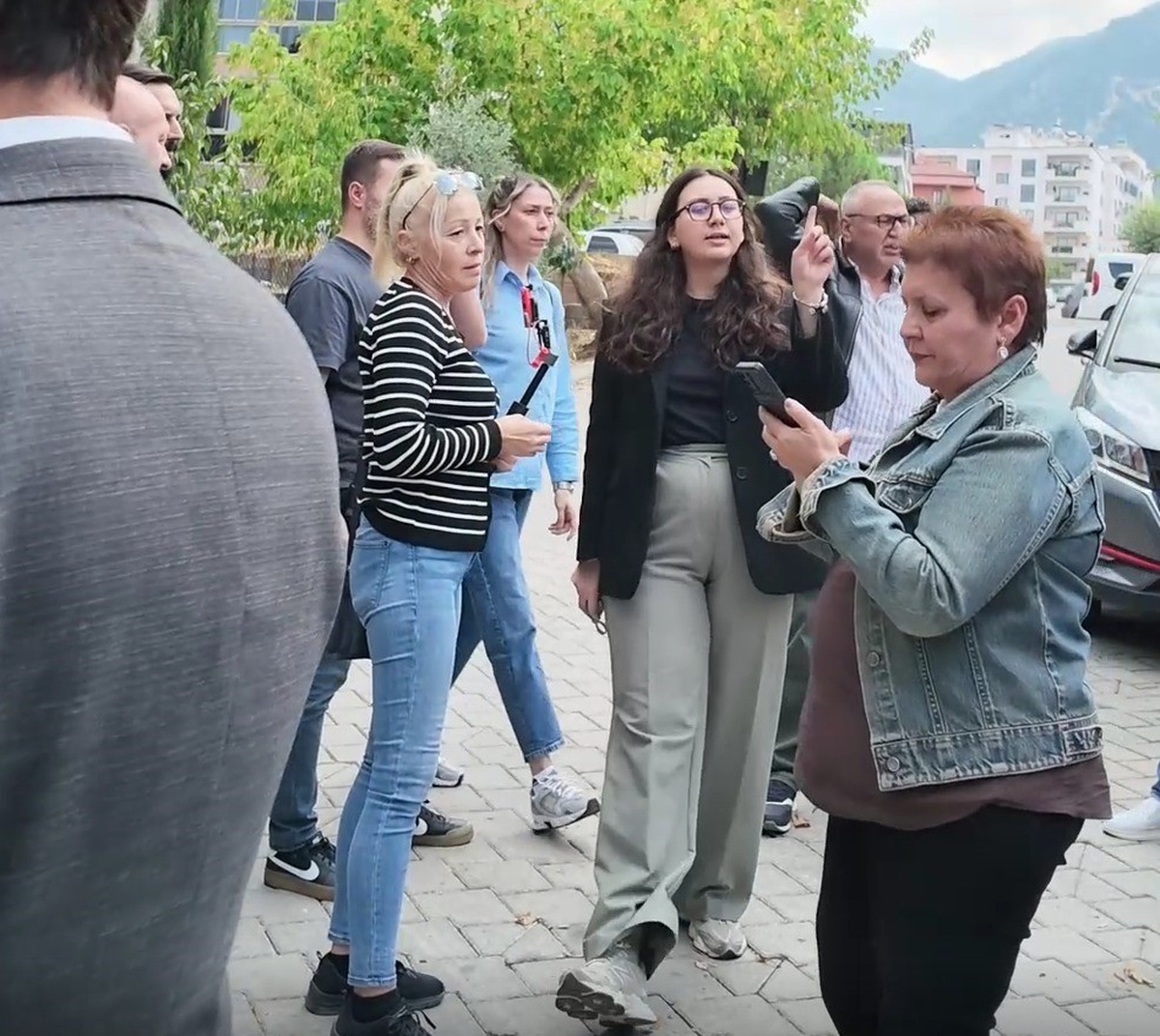Denizli'de site yöneticisi olduğunu söyleyen kişi, YP İlçe Başkanı Coşkun'a küfretti